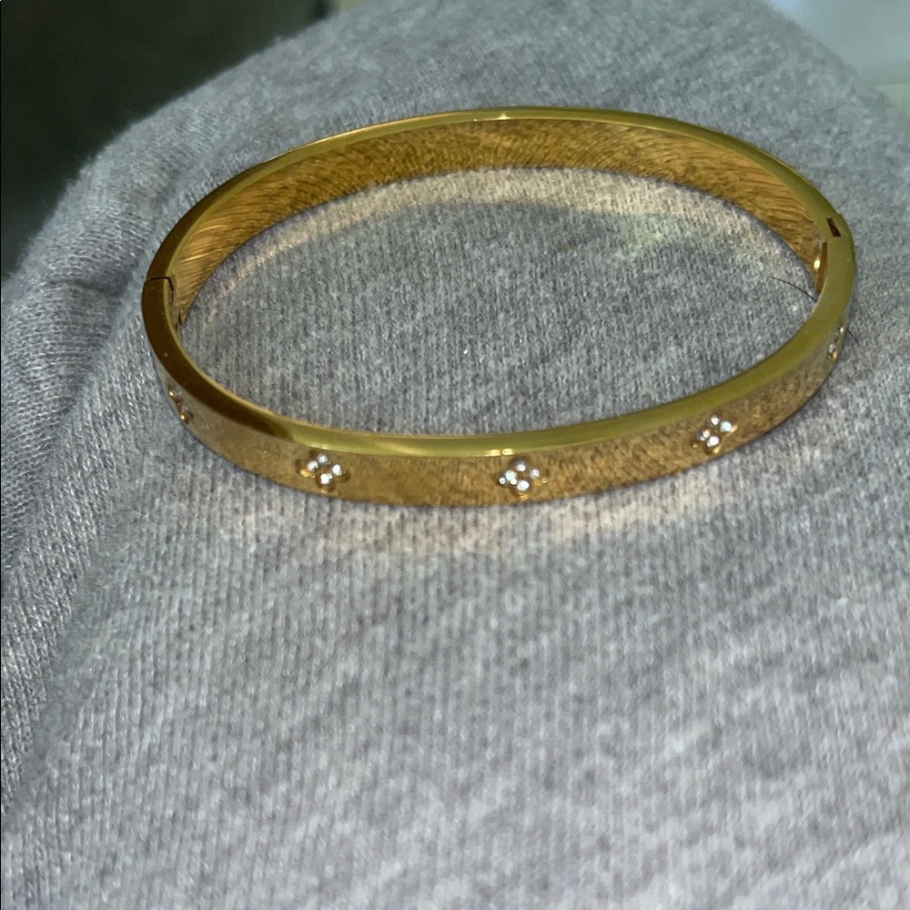 Elegant Gold Bangle Bracelet
